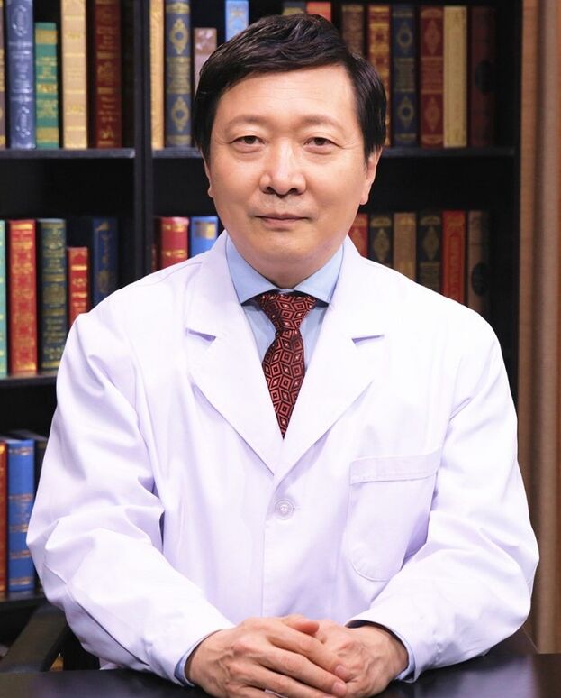 Doktor Urologist Bryan Babiera